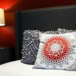 Holiday home Urban Elegance Rooftop Lounge With Hot Tub *