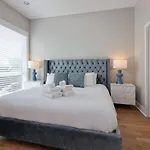 Urban Escape Rooftop Lounge With Skyline Views Holiday home Nashville