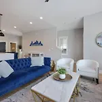 Metro Charm - Rooftop Lounge - Hot Tub *