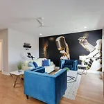Holiday home Urban Escape Rooftop Lounge With Skyline Views *