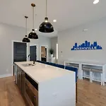 Metro Charm - Rooftop Lounge - Hot Tub *