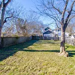 Cleveland Park Charmer- Full Kitchen- Private Yard