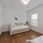 The Ivy 3 Bedroom 2.5 Bath In West End Holiday home *