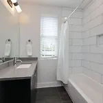Two Townhomes - Hot Tubs And Rooftop Balconies Holiday home