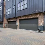Two Townhomes - Hot Tubs And Rooftop Balconies