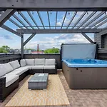 Two Townhomes - Hot Tubs And Rooftop Balconies Holiday home *