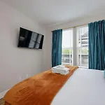 Two Townhomes - Hot Tubs And Rooftop Balconies Holiday home *