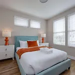 Two Townhomes - Hot Tubs And Rooftop Balconies