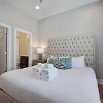 Two Townhomes Rooftop Lounges With Skyline Views Holiday home *