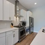 Two Townhomes Rooftop Lounges With Skyline Views * Nashville