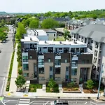 Two Townhomes- Rooftop Lounges- Hot Tub- Game Room