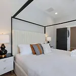 Holiday home Two Townhomes Rooftop Lounges With Skyline Views