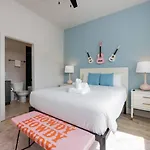 Holiday home Hey Dolly Denim Dual Townhomes