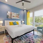 Holiday home Hey Dolly Denim Dual Townhomes *
