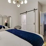 West End 4 Bd,4bath Walk To Bars-close To Broadway Apartment *