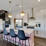 Apartment West End 4 Bd,4bath Walk To Bars-close To Broadway