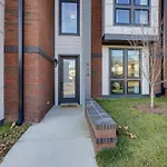 Holiday home The Azalea - Walk To Dining & Nightlife, Rooftop!