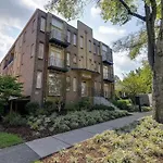 Charming Retreat Near Music Row & Vanderbilt