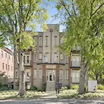 Cashville Near Music Row Private Balcony