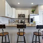 Corner King - King Size Beds Close To Vandy & Broadway