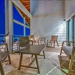 New 4bdrm House With Views, Pool Table, 5min To Downtown! Sleeps 22! Holiday home Nashville