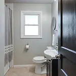 1-story Home, Fenced Yard, Grill, Firepit, Parking, Sleeps 10, Pet-friendly, Smart Tvs, 10 Mins To Nissan Stadium & Five Points, Cozy Bedrooms, Outdoor Fun, Perfect For Families & Groups *