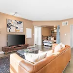 Holiday home Pool, Walk Restaurants Bars On Famous Music Row Nashville