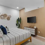Luxury Riverview With Patio Walk To Broadway Holiday home *