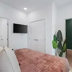 Holiday home Luxury Riverview With Patio Walk To Broadway *
