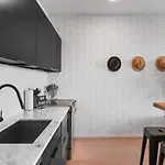 Luxury Riverview With Patio Walk To Broadway