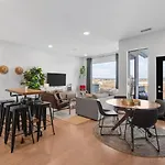 Holiday home Luxury Riverview With Patio Walk To Broadway