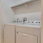 Stylish East Nash Retreat, Walk To Local Favorites, Sleep 10 With Smart Tvs, Workspace & Fast Wifi, Attached Garage & Full Kitchen, Walk To Mas Tacos, Drive 10 Min To Downtown Broadway, 24 Hr Hospitality Holiday home