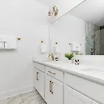 The Iris - Walk To Dining And Nightlife Rooftop! Holiday home Nashville