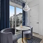 Holiday home The Iris - Walk To Dining And Nightlife Rooftop!