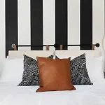 Holiday home The Azalea - Walk To Dining & Nightlife, Rooftop! *