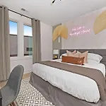 The Camellia - Rooftop Patio & Dog Friendly!