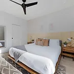 The Camellia - Rooftop Patio & Dog Friendly! Holiday home Nashville