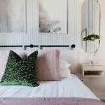 The Camellia - Rooftop Patio & Dog Friendly! Holiday home *
