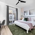 The Camellia - Rooftop Patio & Dog Friendly! Holiday home Nashville