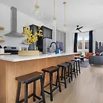 Holiday home The Aster - Rooftop Patio 2 Miles To Broadway