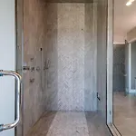 Skyline View Mansion, Hot Tub, Close To Downtown, Less Than 10 Mins To 5 Points And Broadway, 3 Spacious Suites, Workspace, Garage Spaces And Ample Parking, 24 Hr Hospitality *