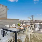The Sunflower - Mins To Broadway And Rooftop Patio! Holiday home