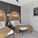 The Sunflower - Mins To Broadway And Rooftop Patio! Holiday home Nashville