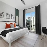 The Sunflower - Mins To Broadway And Rooftop Patio! Holiday home