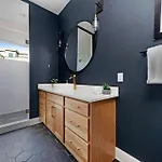 The Sunflower - Mins To Broadway And Rooftop Patio! Holiday home *