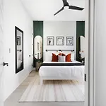 Holiday home The Sunflower - Mins To Broadway And Rooftop Patio! *