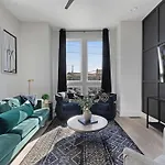 The Sunflower - Mins To Broadway And Rooftop Patio! Holiday home *