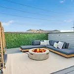 The Azalea - Walk To Dining & Nightlife, Rooftop!
