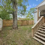 Vibey Unit In Duplex