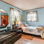 6 Mi To Downtown: 70s-themed In Nashville! Holiday home